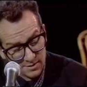 Il testo TRAMP THE DIRT DOWN di ELVIS COSTELLO è presente anche nell'album Spike (1989)