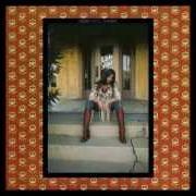 Il testo FEELIN' SINGLE - SEEIN' DOUBLE di EMMYLOU HARRIS è presente anche nell'album Elite hotel (1975)