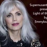 Il testo BEAUTIFUL STAR OF BETHLEHEM di EMMYLOU HARRIS è presente anche nell'album Light of the stable (1980)