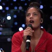 Il testo BEHIND THE CURTAIN di IBEYI è presente anche nell'album Ibeyi (2014)