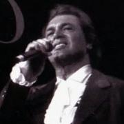 Il testo YOURS di ENGELBERT HUMPERDINCK è presente anche nell'album Moonlight becomes you