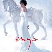 Il testo JOURNEY OF THE ANGELS di ENYA è presente anche nell'album And winter came (2008)