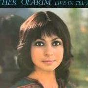 Il testo LE SOLEIL EST TOMBÉ DERRIÈRE MA PORTE di ESTHER OFARIM è presente anche nell'album Esther ofarim 1973 (1973)