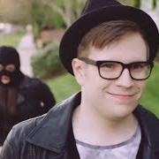 Il testo STAY FROSTY ROYAL MILK TEA dei FALL OUT BOY è presente anche nell'album M a n i a (2018)