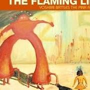 Il testo APPROACHING PAVONIS MONS BY BALLOON (UTOPIA PLANITIA) dei THE FLAMING LIPS è presente anche nell'album Yoshimi battles the pink robots (2002)