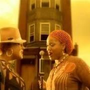 Il testo SAY YES di FLOETRY è presente anche nell'album Floetic (2002)