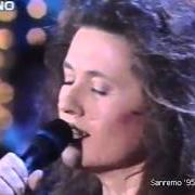 Il testo MI FERMERO'CON TE di GIGLIOLA CINQUETTI è presente anche nell'album Giovane vecchio cuore (1995)