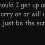 Il testo EMOTIONLESS di GOOD CHARLOTTE è presente anche nell'album The young and hopeless (2002)