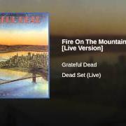 Il testo GREATEST STORY EVER TOLD dei GRATEFUL DEAD è presente anche nell'album Dead set (1981)