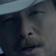 Il testo A WOMAN'S LOVE di ALAN JACKSON è presente anche nell'album Like red on a rose (2006)