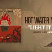 Il testo HIGH CLASS CATASTROPHE dei HOT WATER MUSIC è presente anche nell'album Light it up (2017)