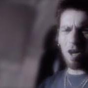 Il testo WORD IS BOND REMIX di HOUSE OF PAIN è presente anche nell'album Legend (1994)