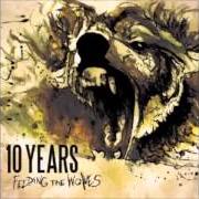 Il testo SHOOT IT OUT di 10 YEARS è presente anche nell'album Feeding the wolves (2010)