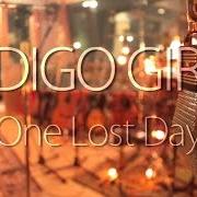 Il testo COME A LONG WAY di INDIGO GIRLS è presente anche nell'album One lost day (2015)