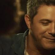 Il testo UN ZOMBIE A LA INTEMPERIE (FEAT. PEDRO ABRUNHOSA) di ALEJANDRO SANZ è presente anche nell'album Sirope (2015)