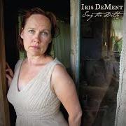 Il testo LIVIN' ON THE INSIDE di IRIS DEMENT è presente anche nell'album Sing the delta (2012)