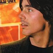 Il testo HOLD OUT di JACKSON BROWNE è presente anche nell'album Hold out (1980)