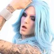 Il testo LOUIS VUITTON BODY BAG di JEFFREE STAR è presente anche nell'album Beauty killer (2009)