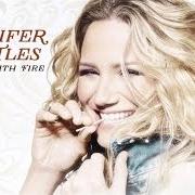 Il testo HEY HEARTBREAK di JENNIFER NETTLES è presente anche nell'album Playing with fire (2016)