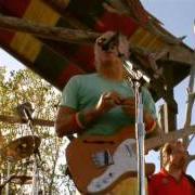 Il testo THEY DON'T DANCE LIKE CARMEN NO MORE di JIMMY BUFFETT è presente anche nell'album Live in anguilla (2007)