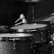 Il testo REVOLUTION di JOHN BUTLER TRIO è presente anche nell'album April uprising (2010)