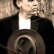 Il testo THE NAGGING DARK di JOHN HIATT è presente anche nell'album Beneath this gruff exterior (2003)