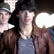 Il testo IT'S ON dei JONAS BROTHERS è presente anche nell'album Camp rock 2: the final jam (2010)