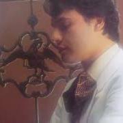 Il testo UN ADIOS Y LAGRIMAS di JUAN GABRIEL è presente anche nell'album A mi guitarra (1976)