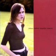 Il testo CLOSE YOUR EYES di JULIANA HATFIELD è presente anche nell'album Beautiful creature (2000)