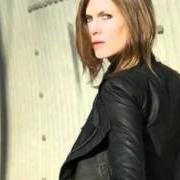 Il testo TOTAL SYSTEM FAILURE di JULIANA HATFIELD è presente anche nell'album Juliana's pony: total system failure (2000)