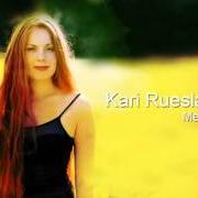 Il testo PAINT MY WINGS di KARI RUESLÅTTEN è presente anche nell'album Mesmerized