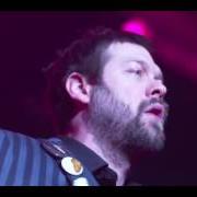 Il testo THICK AS THIEVES dei KASABIAN è presente anche nell'album Live! (2012)