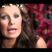 Il testo I'M SO LONESOME I COULD CRY di KASEY CHAMBERS è presente anche nell'album Storybook (2012)