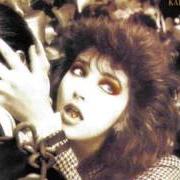 Il testo THE DREAMING di KATE BUSH è presente anche nell'album The dreaming (1982)