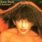 Il testo SYMPHONY IN BLUE di KATE BUSH è presente anche nell'album Lionheart (1978)