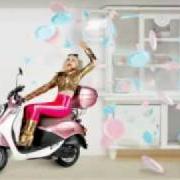 Il testo MOTORSCOOTER di KATE MILLER HEIDKE è presente anche nell'album Curiouser (2008)