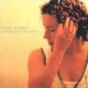 Il testo THE WHITE COCKADE di KATE RUSBY è presente anche nell'album Underneath the stars (2003)
