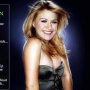 Il testo A MOMENT LIKE THIS di KELLY CLARKSON è presente anche nell'album Greatest hits (2012)