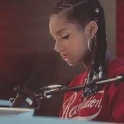 Il testo WE ARE HERE di ALICIA KEYS è presente anche nell'album We are here (2014)