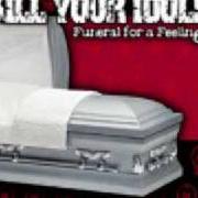 Il testo YOUNG (AT HEART) dei KILL YOUR IDOLS è presente anche nell'album Funeral for a feeling (2001)