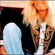 Il testo YOU ARE EVERYTHING di KIM CARNES è presente anche nell'album Checkin' out the ghosts