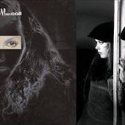 Il testo CLOCK GOES ROUND di KIRSTY MACCOLL è presente anche nell'album Desperate character (1981)