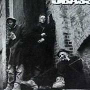 Il testo POP GOES THE WEASEL di 3RD BASS è presente anche nell'album Derelicts of dialect (1991)