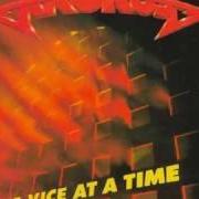 Il testo PLAYIN' THE OUTLAW dei KROKUS è presente anche nell'album One vice at time (1982)