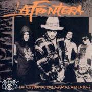 Il testo LA RUEDA DE LAS ARMAS AFILADAS dei LA FRONTERA è presente anche nell'album La rueda de las armas afiladas (1995)