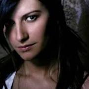 Il testo BENDECIDA PASION di LAURA PAUSINI è presente anche nell'album Escucha (2004)