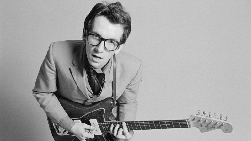 Elvis Costello registra il suo ultimo album in francese