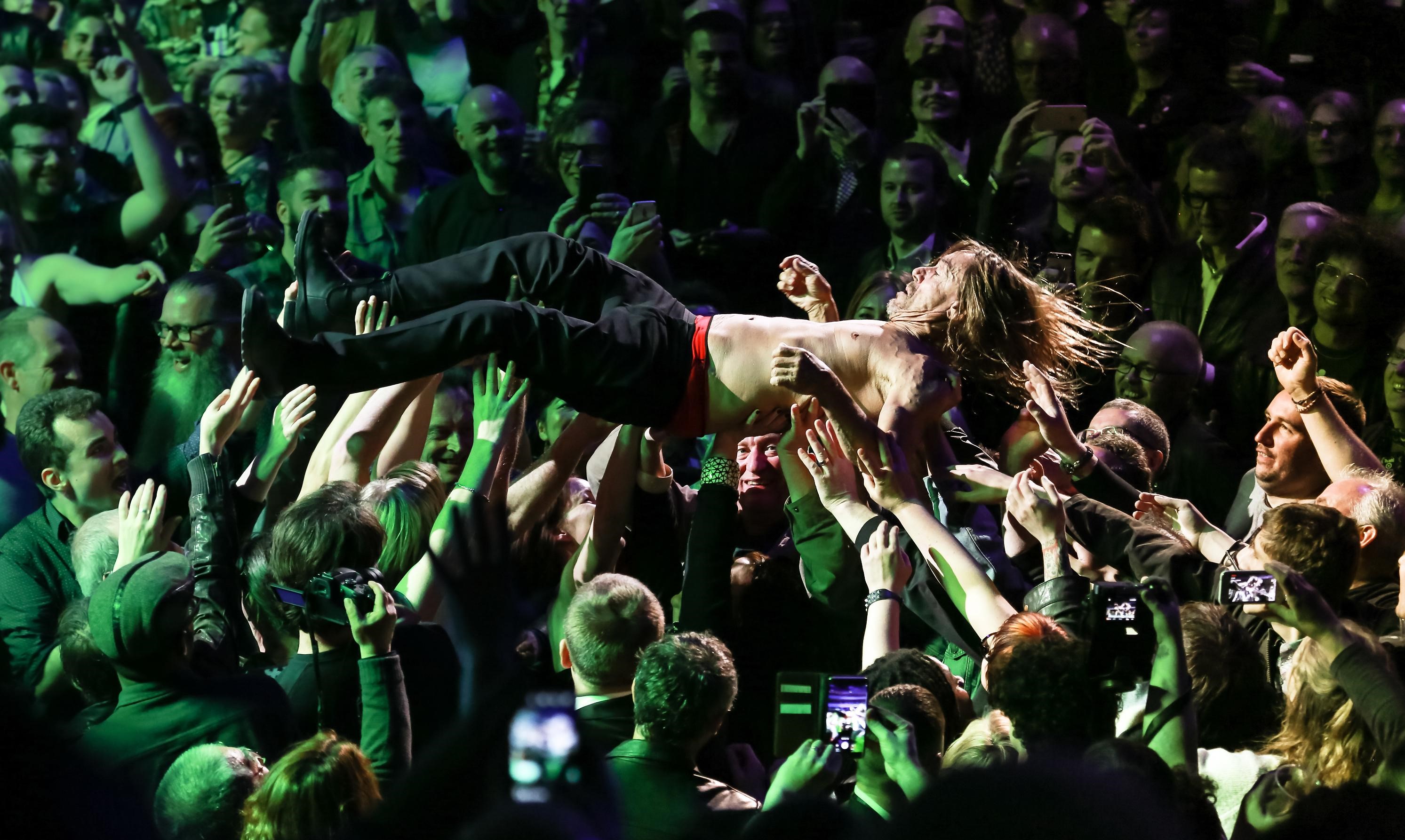 Iggy Pop dice addio allo stage diving