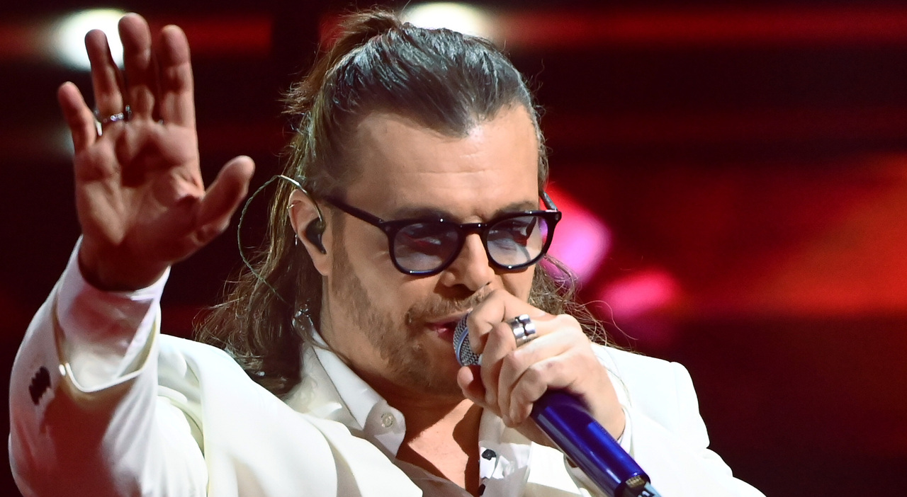 Grignani e il concerto interrotto a Fontaneto D'agogna: problemi tecnici o ritualità? Grignani e il concerto interrotto a Fontaneto D'agogna: problemi tecnici o ritualità?