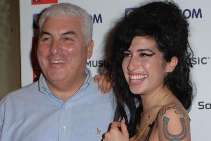 Amy Winehouse: il padre minaccia querela per il docufilm sulla figlia.